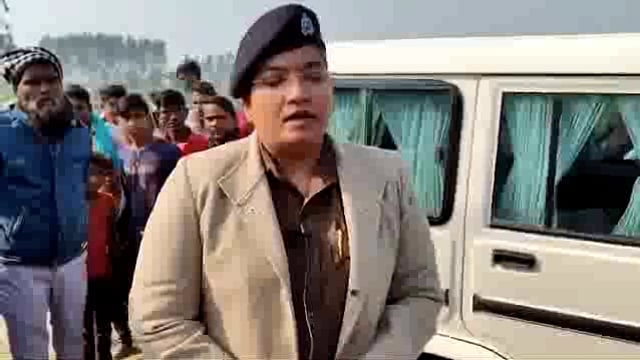 शाहजहांपुर पत्नी ने प्रेमी के साथ मिलकर पति की ईटो से कुचलकर की हत्या शव को मकान के बाहर ईटो के नीचे दबाया, सुबह होने पर