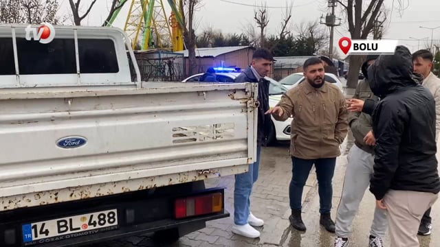 Kontrolden Çıkan Kamyonet Elektrik Direğini Devirdi 1 Yaralı