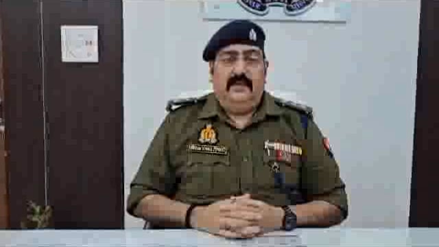 Jila Bulandshahar Mein AnupShahar ke Ek sabji vikreta sabhi ko police Ne girftar Kiya sabjiyon mein thok kar bhejta tha police ne girftar Karke jail bheja police adhikshak Shri Girja Shankar Mishr ki bite