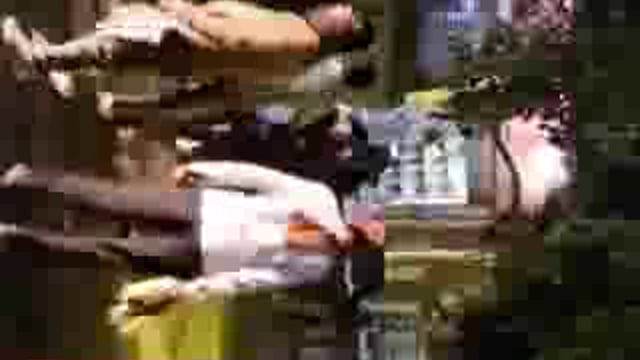 Maro Maro ki awaaz Karte Rahe Road bich Road per maarpeet  police Kahin Najar Nahin I Jameen ka Vivad bataya ja raha hai Barabanki