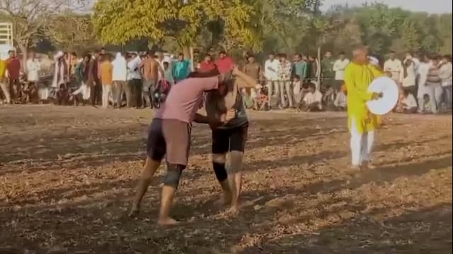 वाढवना येथे श्री दत्त यात्रे निमित्त कुस्तीचा फड रंगला,महिलांचाही सहभाग