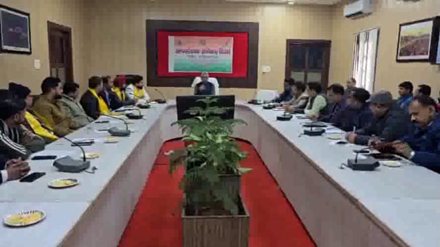 मथुरा कलेक्ट्रेट सभागार में जिला अधिकारी की अध्यक्षता में अल्पसंख्यक अधिकार दिवस का आयोजन किया गया