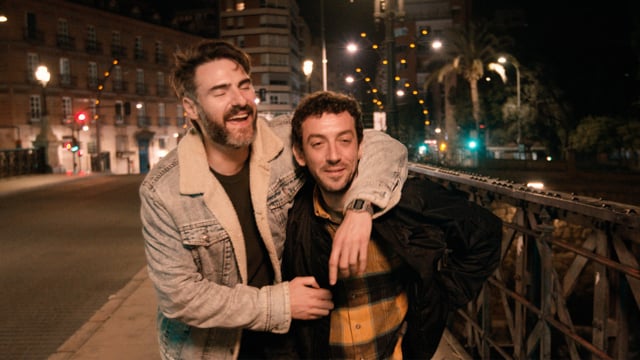 DOS BORRACHOS, UNA LATA Y UNA FAROLA