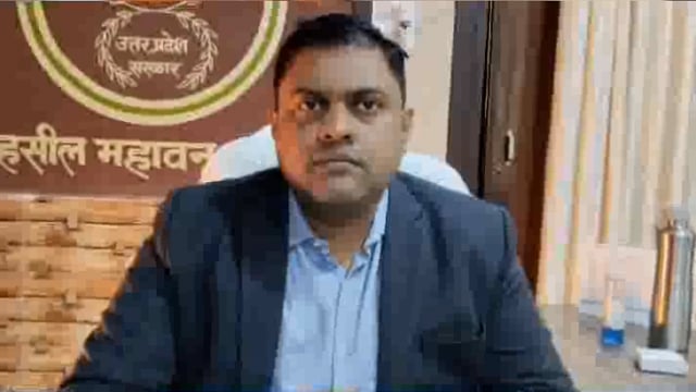 एसडीएम महावन ने शिकायत पर अवैध खनन करते हुए डंपर पकड़े दी जानकारी