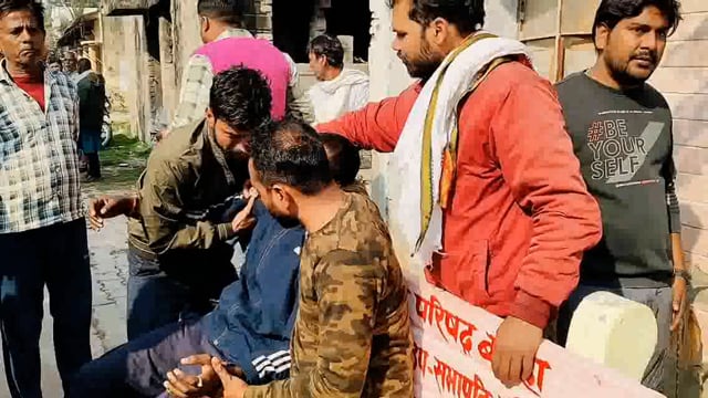 रिश्तेदार के यहां से श्राद्ध काम से घर वापस लौट रहे चाचा व भतीजा का सड़क हादसे में हुई मौत, घटना मोतीपुर पुल की है 