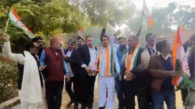 कांग्रेसियों ने गृहमंत्री अमित शाह को राज्यसभा से बर्खास्त किए जाने की मांग राष्ट्रपति के नाम जिलाधिकारी को सोपा ज्ञापन