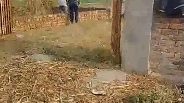  मिरताना निवासी एक महिला ने अध्यापक पर दबंगई कर जबरदस्ती प्रार्थिया की दीवार तोड़कर अवैध कब्जा करने का आरोप लगाया