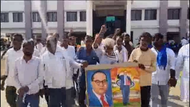 गृहमंत्री अमित शहा यांच्या वक्तव्याचा विविध संघटनांनी केला निषेध,उपजिल्हाधिकाऱ्यांना दिले निवेदन