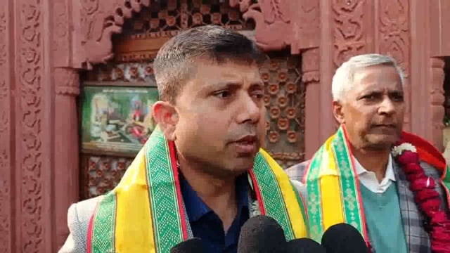 मांट के बेलवन में पौष माह का आज से शुरू हुआ ऐतिहासिक लक्ष्मी मेला, सुरक्षा व्यवस्था की जानकारी देते एसएसपी मथुरा।