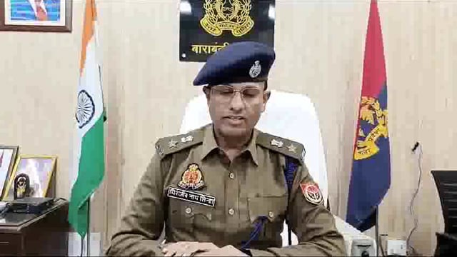 जीपीओ पार्क हजरगंज, लखनऊ में थाना घुंघटेर क्षेत्र के एक व्यक्ति द्वारा आत्मदाह का प्रयास करने के सम्बन्ध में अपर पुलिस police adhikshak Shri chirenjiv Nath Sinha ji ki bite