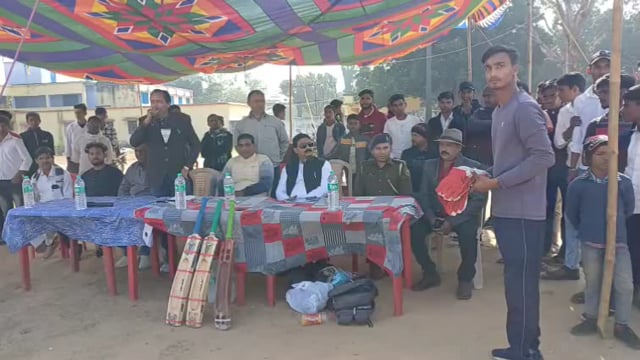 प्रखंड स्तरीय क्रिकेट लीग टूर्नामेंट भैरोगंज में पहले दिन दक्षिणी बारने क्रिकेट टीम 123  रन से चांदवारी बी को हराया 