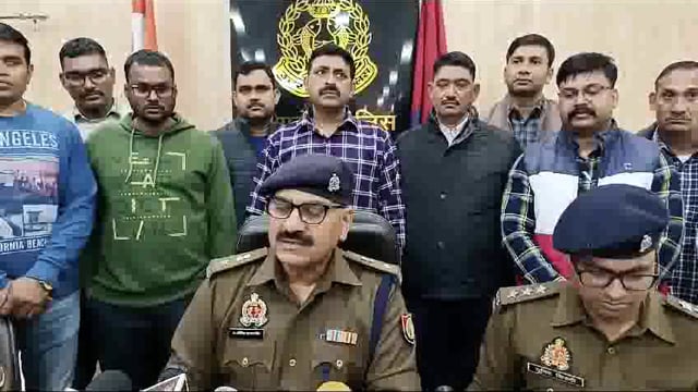 Barabanki Sar Reliance AVN Thana Kotwali ke dwara Panch thagi Karne Wale giroh Ko girftar Kiya Gaya unke pass se jevrat aur Bhari Matra Mein Anya Saman baramad Kiya Gaya police adhikshak Dinesh Kumar ji ki bite