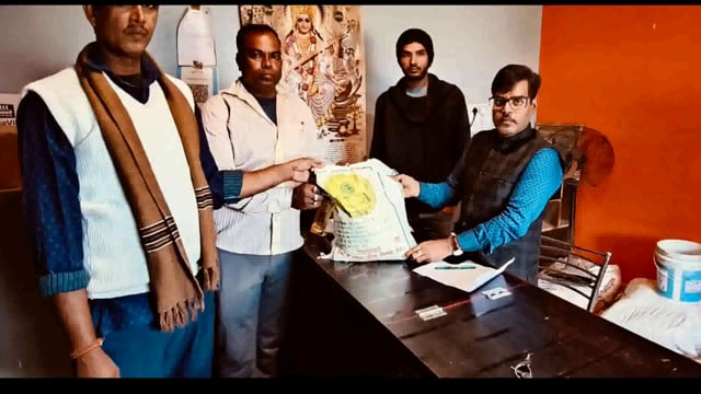 सहायक निदेशक रसायन सह उर्वरक निरीक्षक ने उर्वरक दुकानों का किया निरीक्षण,कालाबाजारी करने वाले दुकानदारों में मचा हड़कंप