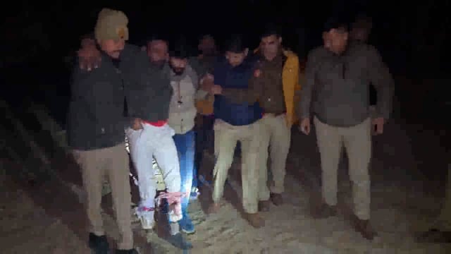  जैत थाना क्षेत्र में हुई गो तस्कर से पुलिस की मुठभेड़ पुलिसकर्मी और बदमाश हुए घायल