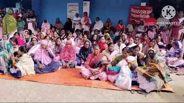 13 सूत्री मांगों के समर्थन में आशा कार्यकर्ताओं ने रेफरल अस्पताल अमरपुर में दिया एक दिवसी धरना।