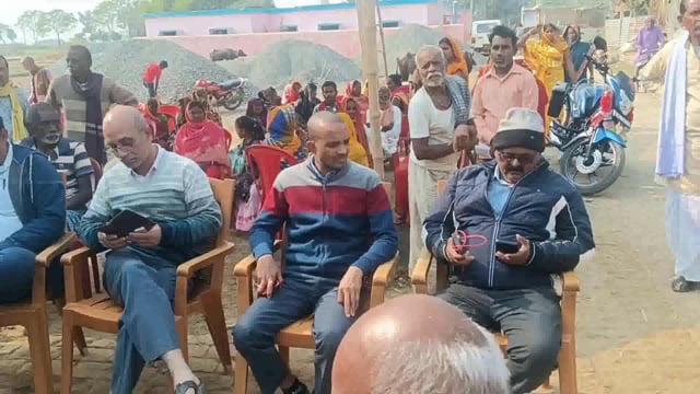 सरकारी योजनाओं का लाभ आमजनों तक पहुंचाने को लेकर मुखिया की अध्यक्षता में प्रशासन गांव की ओर कार्यक्रम का किया गया आयोजन 