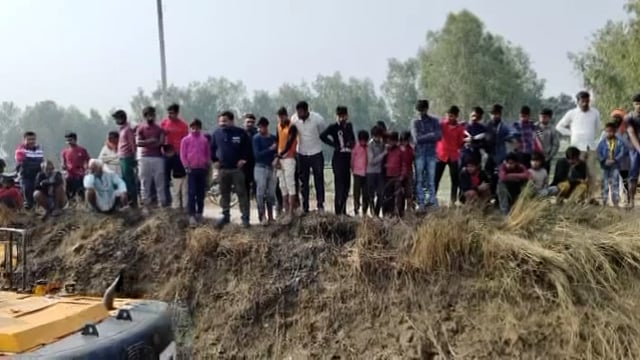 नहर कटने से दर्जनों किसाने की फसल जलमग्न सूचना पर नहर विभाग की इंजीनियर बैक कर्मचारी और तहसील प्रशासन मौके पर पहुंचा