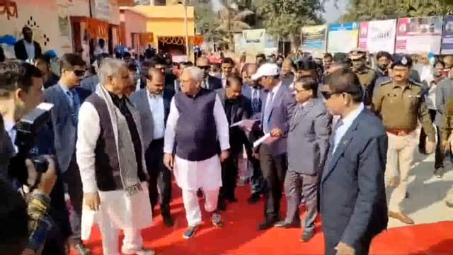 प्रगति यात्रा के पहले दिन मुख्यमंत्री ने पश्चिमी चम्पारण को दी 752 करोड़ की सौगात, लिया विकास कार्यों का जायजा 