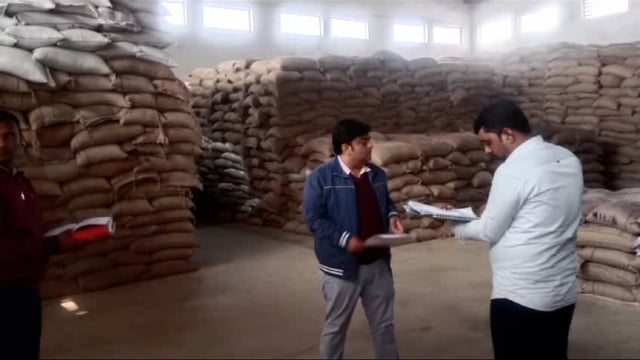 एसडीएम ने टी पी डी एस गोदाम का किया निरीक्षण; दिए आवश्यक दिशा निर्देश