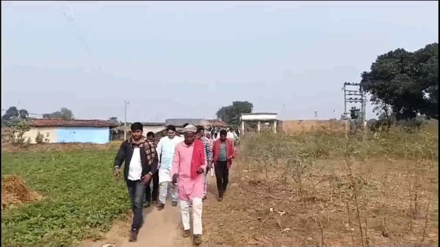 भावी विधायक प्रत्याशी आशुतोष राय यादव एक दर्जन गांवों का दौरा कर जरूरतमंद लोगों के बीच कंबल एवं साड़ी का किया वितरण 