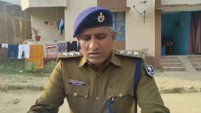 छापेमारी के दौरान घर वालों और पुलिस के साथ हुई झड़प, तीन गिरफ्तार, एसडीपीओ कुमार देवेंद्र ने दी जानकारी 