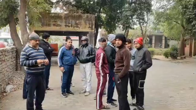  अशोक विहार कॉलोनी में बीती रात में बिजली विभाग के पूर्व एक अधिवक्ता द्वारा फांसी पर लटक कर आत्महत्या की 