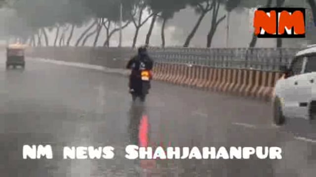 आप देख रहे हैं एन एम न्यूज़ शाहजहाँपुर इस समय आपको दिखा रहे हैं काई शहर में हो रही है बारिश हद से ज्यादा बड़ी है ठंड