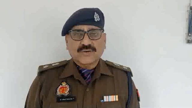 Sar Reliance dema Thane Char badmashon Ko girftar Kiya gaya hai vah petrol Bhara ke Chale Jaate the gadiyon Mein paise N