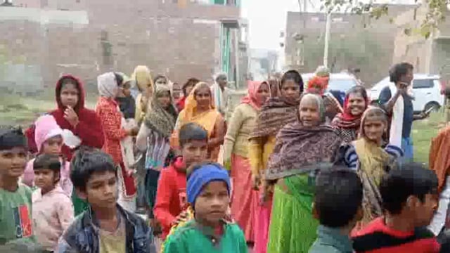 डीलरो ने नहीं बनवाये नाली खरंजा नहीं की लाइट की व्यवस्था प्लॉट मालिक आक्रोशित 