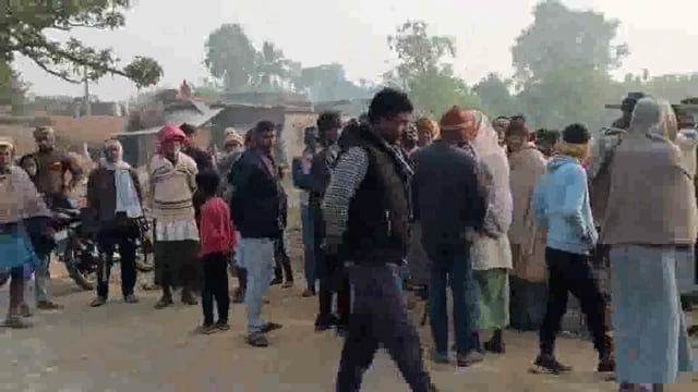 रात में असामाजिक तत्वों ने दुकान में लगाई आग लाखों की संपत्ति जलकर राख,जनप्रतिनिधियों ने पुलिस की कार्यशैली पर उठाए सवाल