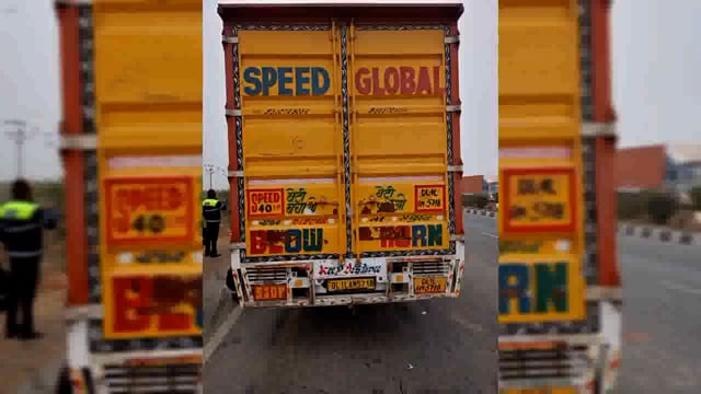 आगरा दिल्ली नेशनल हाईवे पर हुआ सड़क हादसा डीसीएम और ट्रैक्टर की  भिड़ंत में तीन की मौत