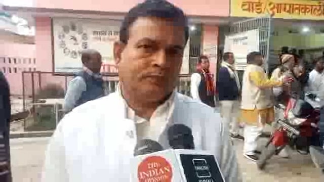 बलिया- रेवती रेलवे स्टेशन बहाल करने की मांग को लेकर चल रहे आंदोलन में अनशनकारी का अचानक तबियत हुआ खराब