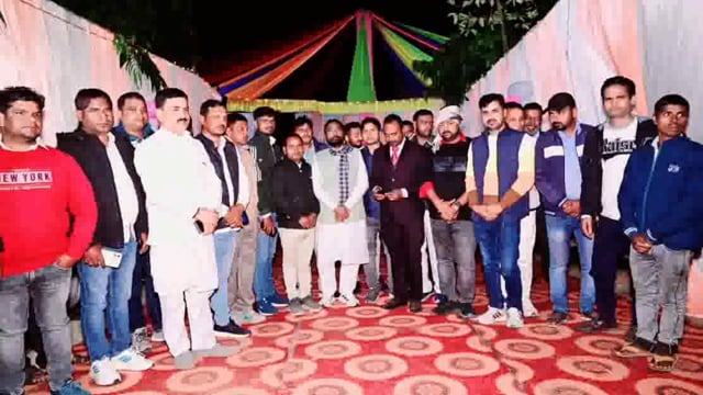  ईसाई: भैरोगंज बाजार परम प्रसाद (होली काॅमन्यन) आयोजित कार्यक्रम में पहुंचे विधायक सुरेश पासवान, दिये बच्चे को आर्शीवाद