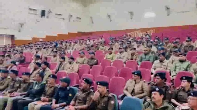 हरिद्वार एस एस पी प्रमेंद्र सिंह डोभाल ने पुलिस और अधिकारियों को सोमवती स्नान के सम्बन्ध में दिए दिशा निर्देश !
