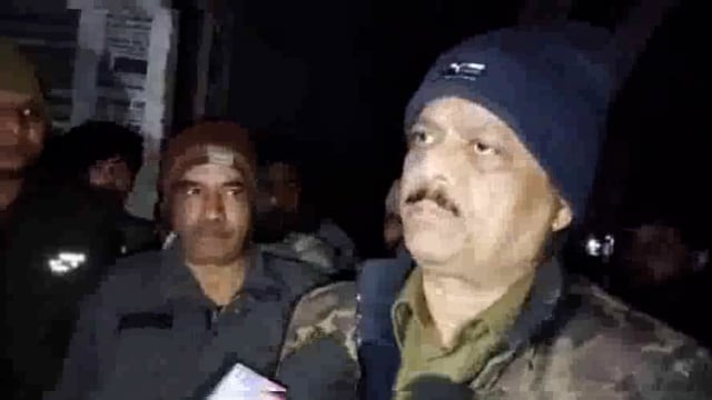 मथुरा जीबी प्लाजा में दुकान में लगी आग ब मुश्किल फायर विकेट ने पाया आग पर काबू