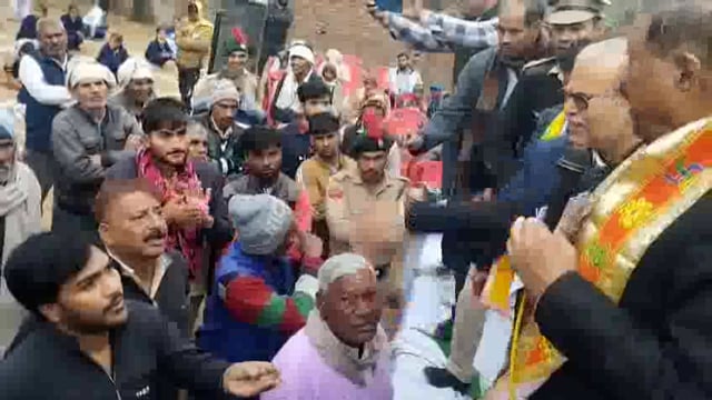 फरह क्षेत्र में विधायक पूरन प्रकाश के जनता के प्रति बिगड़े बोल, सोशल मीडिया पर वायरल हुआ वीडियो।