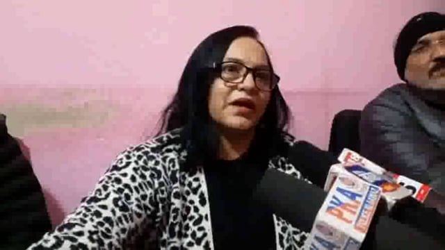 तहसील मुख्यालय छाता स्थित एक कार्यालय पर वरिष्ठ महिला अधिवक्ता द्वारा प्रेस वार्ता की गई