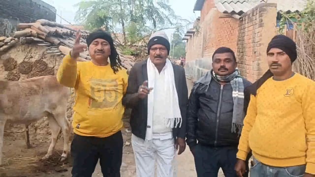 वार्ड सदस्य के नेतृत्व में उप प्रमुख ने आदिवासी गांव का किया दौरा लोगों की सुनी जन समस्याएं