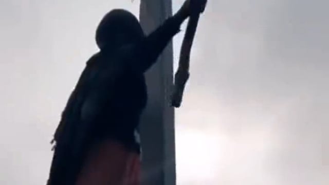 NM news Shahjahanpur ek line mein connection kaatne ke liye khambe per chadh Gaya usi ke piche ek ladiss bhi chadh gai l