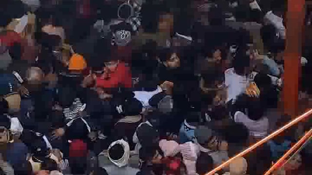 वृन्दावन में नव वर्ष के मौके पर भीड़ के दबाव में फंसी आर्थी मोक्षधांम ले जाने में हुई परेशान