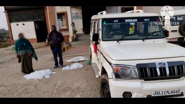 पुलिस ने एक बोलेरो वाहन से 70 लीटर महुआ शराब किया बरामद दो लोगों को किया गिरफ्तार