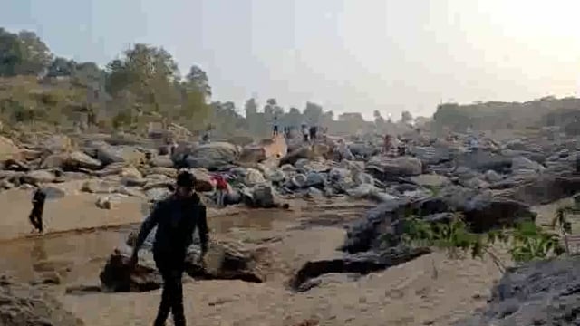 प्रशासनिक सुरक्षा में शांतिपूर्ण ढंग से संपन्न हुआ नव वर्ष का त्यौहार आकर्षण का केंद्र बना रहा पिकनिक स्पॉट झझवा झरना