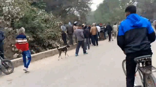 *ब्रेकिंग न्यूज़ अंबेडकरनगर* जलालपुर कर्बला बाजार से आ रही बड़ी खबर
करंट लगने से एक की मौत एक घायल
ट्रैक्टर ट्रॉली पर सवार होकर जा रहे थे विद्युत विभाग के कर्मी 
ऊपर लगे तार से टकराये जिस कारण एक की नहर में डूबने से मौत हुई और एक घायल हुआ