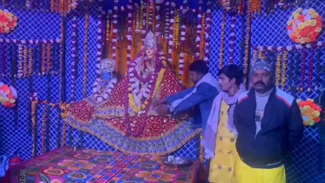 मां लक्ष्मी जी के दर्शन करने के लिए लाखों श्रद्धालुओं की भीड़ तीसरी गुरुवार में उमड़ी बने रहे जाम के हालात