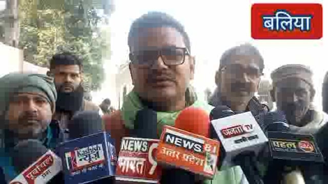 उत्तर प्रदेश उद्योग व्यापार मंडल के जिला अध्यक्ष अशोक कुमार गुप्ता ने मुख्यमंत्री को संबोधित पत्रक डीएम को सौंपा