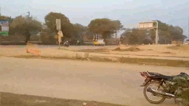 यमुना एक्सप्रेसवे पर मिला अज्ञात शव रात भर रोदते रहे वांहन रोगटे खड़े कर देने वाला नजारा 