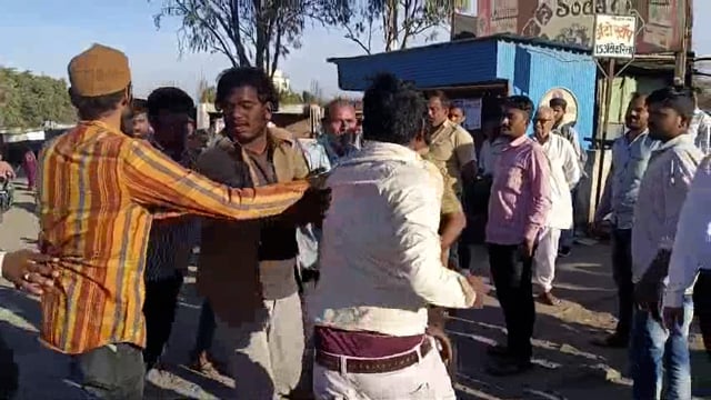 उदगिरात प्रवाशांच्या कारणावरून दोघा ऑटो चालकात धक्काबुक्की