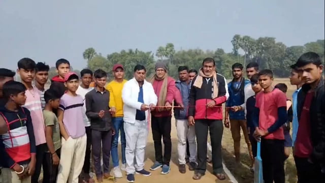 दो दिवसीय शॉर्ट बाउंड्री क्रिकेट टूर्नामेंट के उद्घाटन मैच का विद्यालय प्राचार्य ने फीता काटकर किया उद्घाटन