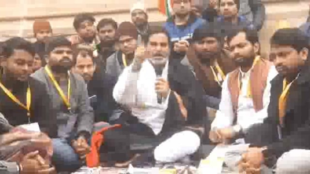 पटना गांधी मैदान में प्रशांत किशोर ने कहा कि रजाई और कंबल में बैठने से नहीं सुधरेगा बिहार, 