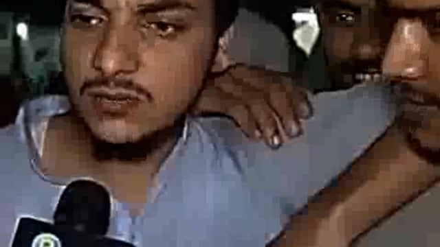 *मोदी जी तो ठीक हे लेकिन योगी जी खराब हैआप वीडियो बना रहे हमने अपनी भड़ास निकाली तो प्रशासन हमारे गांव पर पट्टा बजा